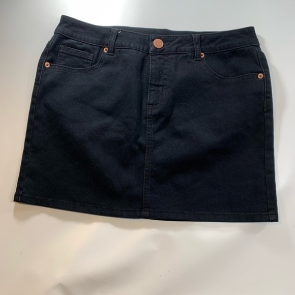 Mossimo Supply & Co | Black Stretch Skirt.… - Picture 4 of 8